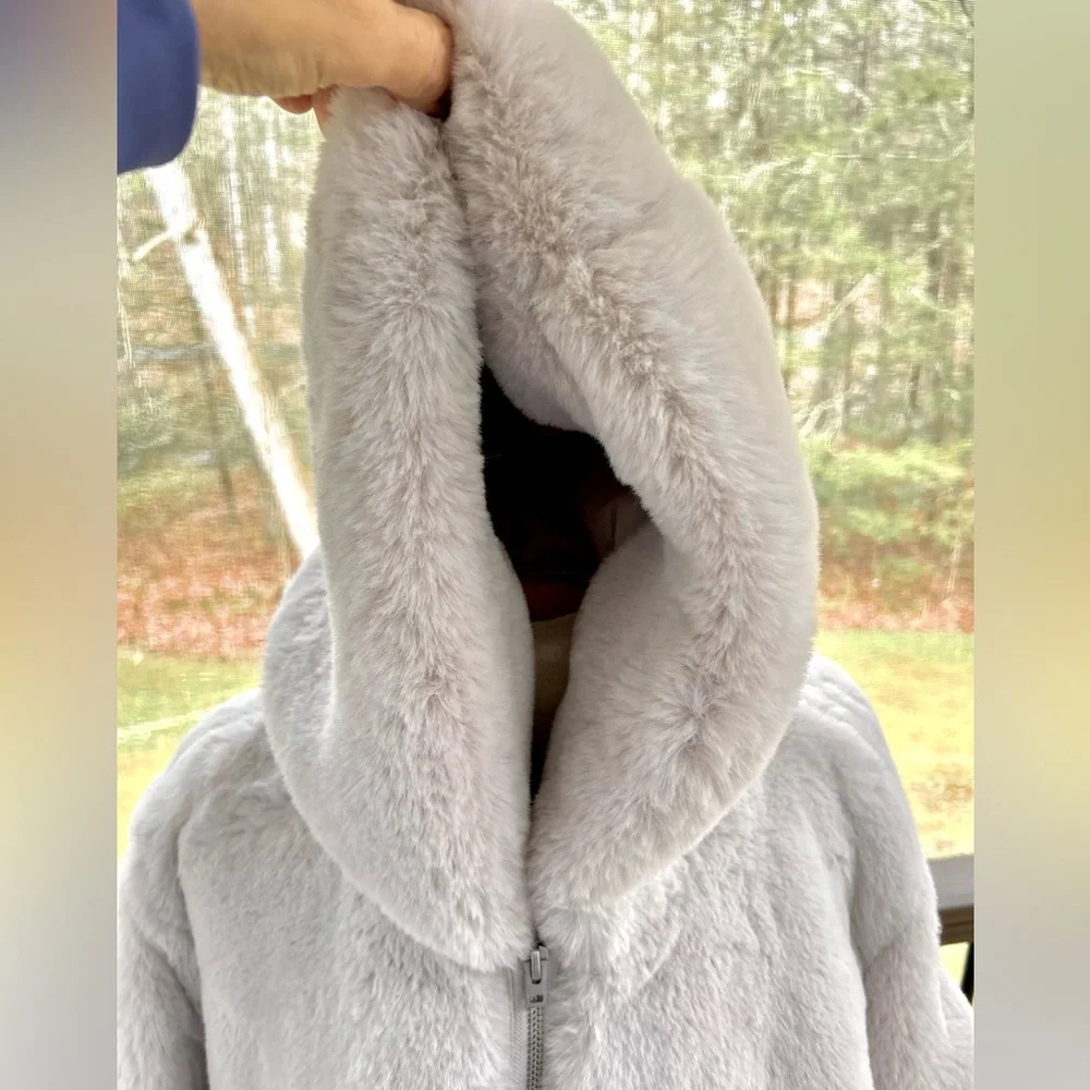 Gap Fog Gray Faux Fur XXL Jacket Hooded Super Plush Zip Up EUC Women’s - Picture 3 of 8